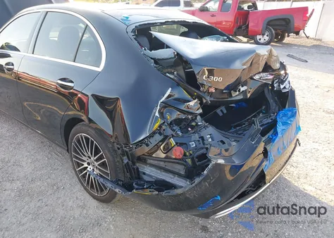 2024 Mercedes-Benz C 300 z USA, uszkodzony, nr VIN W1KAF4GB9RR182166